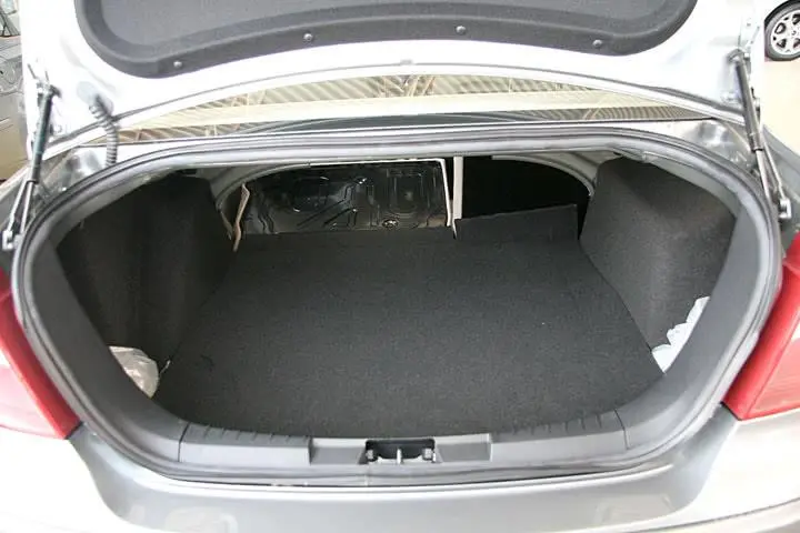 福克斯三厢 1.8MT舒适型行李箱空间