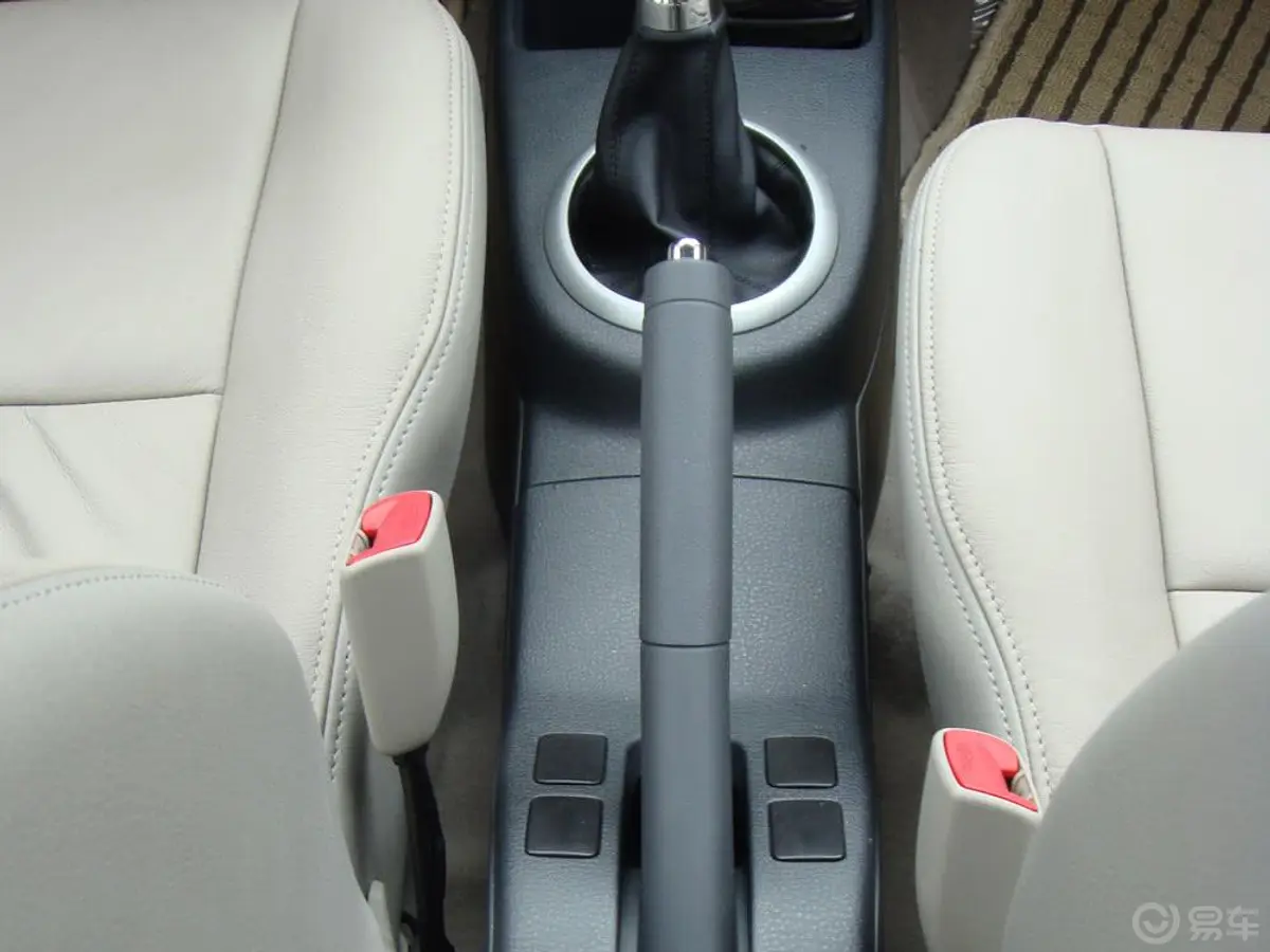天语 SX4三厢 悦享版自动型驻车制动（手刹，电子，脚刹）