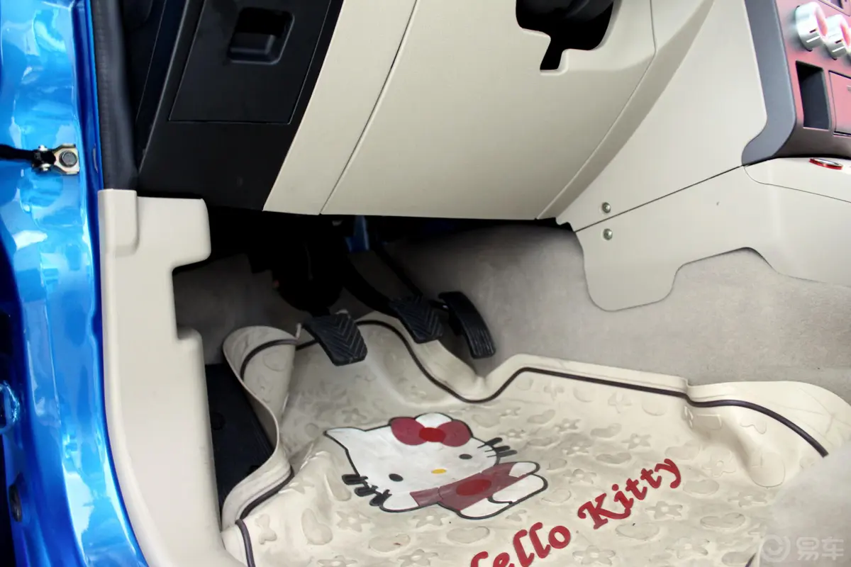 猎豹CS7CFA6420AP 四驱舒适型内饰