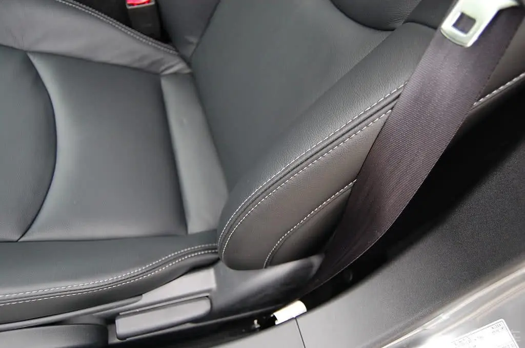 马自达MX-52.0L 标准型内饰