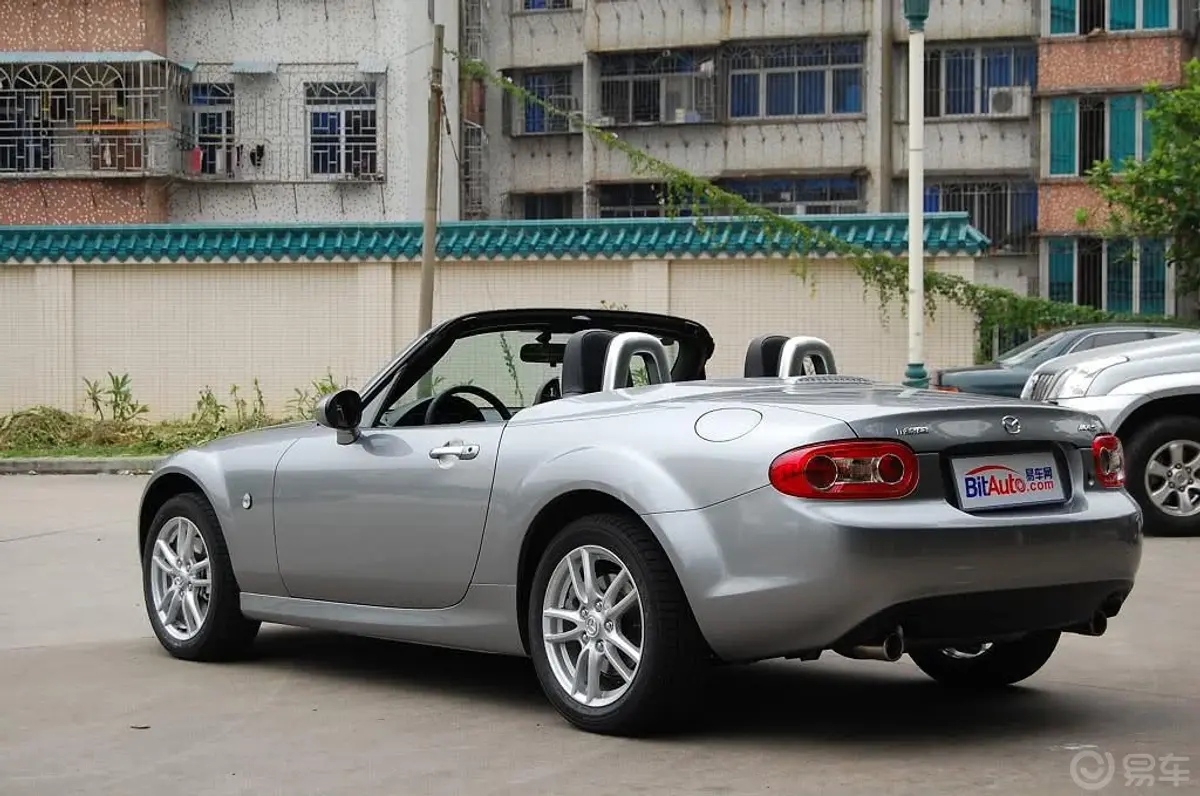 马自达MX-52.0L 标准型外观