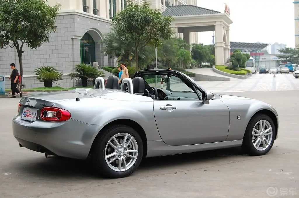 马自达MX-52.0L 标准型外观