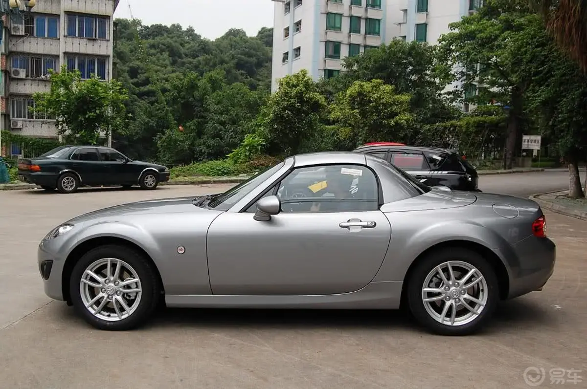 马自达MX-52.0L 标准型外观