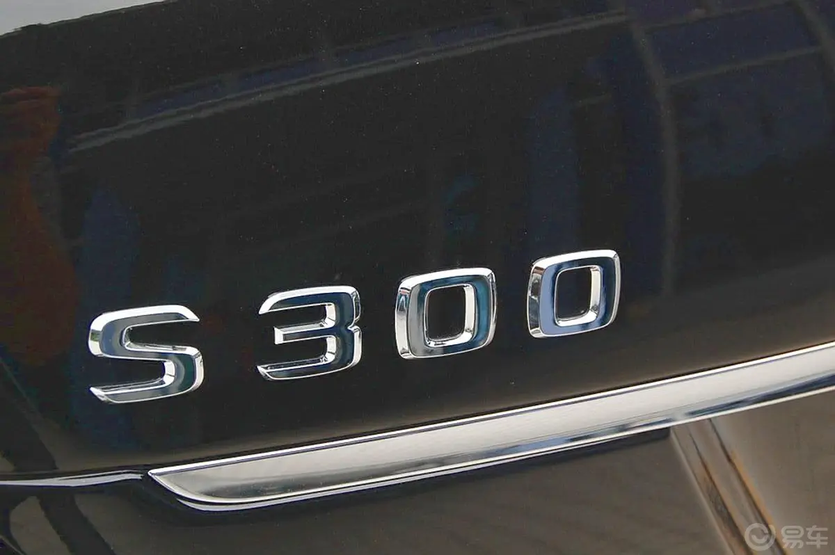 奔驰S级S 350 L动感型尾标