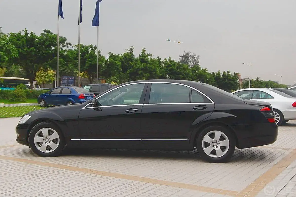 奔驰S级S 350 L动感型外观