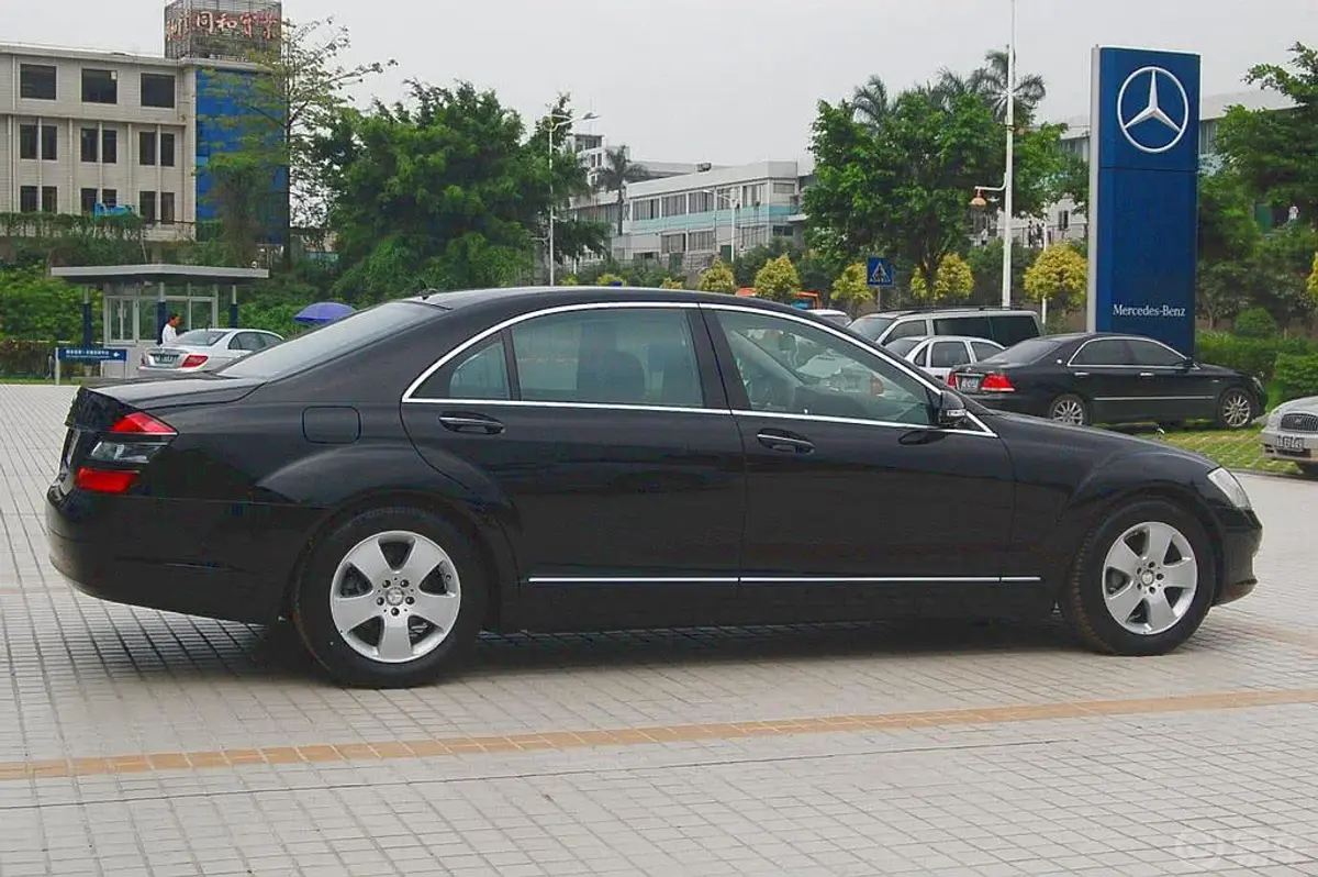 奔驰S级S 350 L动感型外观