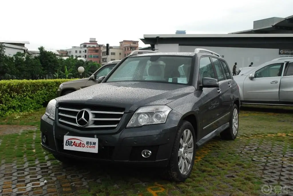 奔驰GLK级(进口)GLK 300 4MATIC 豪华型侧前45度车头向左水平