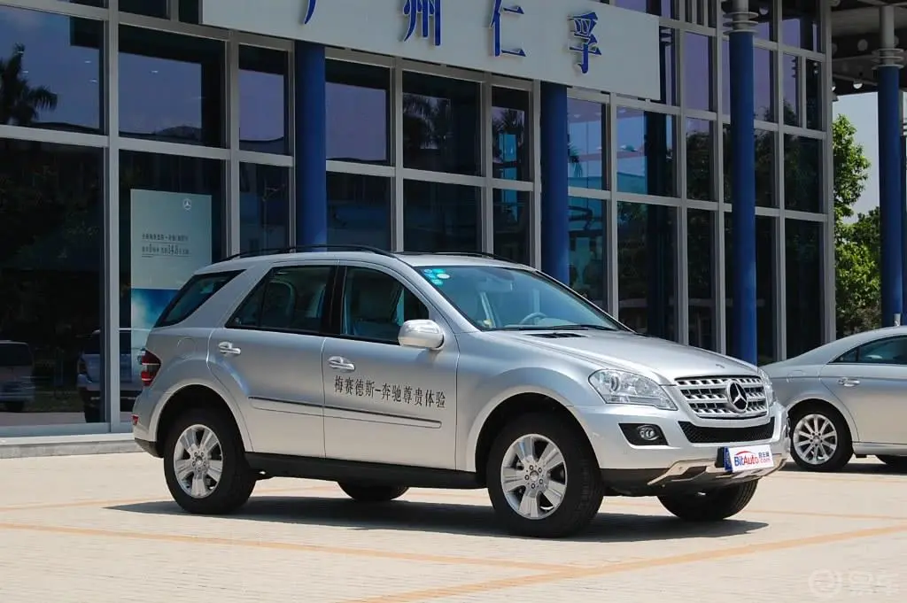 奔驰M级ML 350 4MATIC 豪华型外观