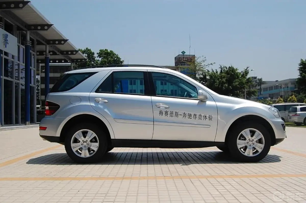 奔驰M级ML 350 4MATIC 动感型外观