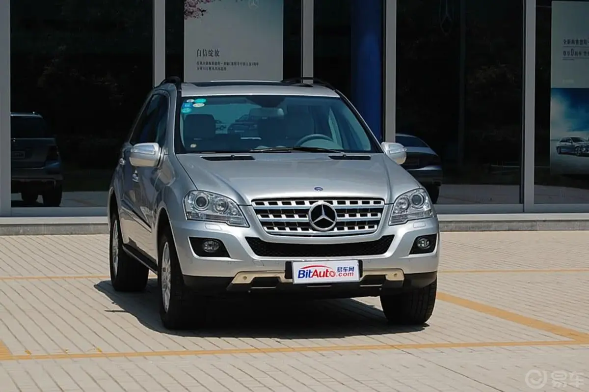 奔驰M级ML 350 4MATIC 豪华型外观