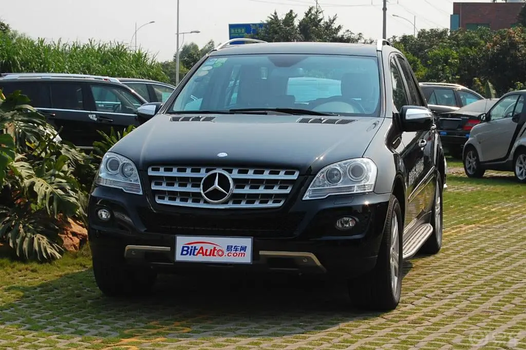 奔驰M级ML 350 4MATIC 豪华型外观