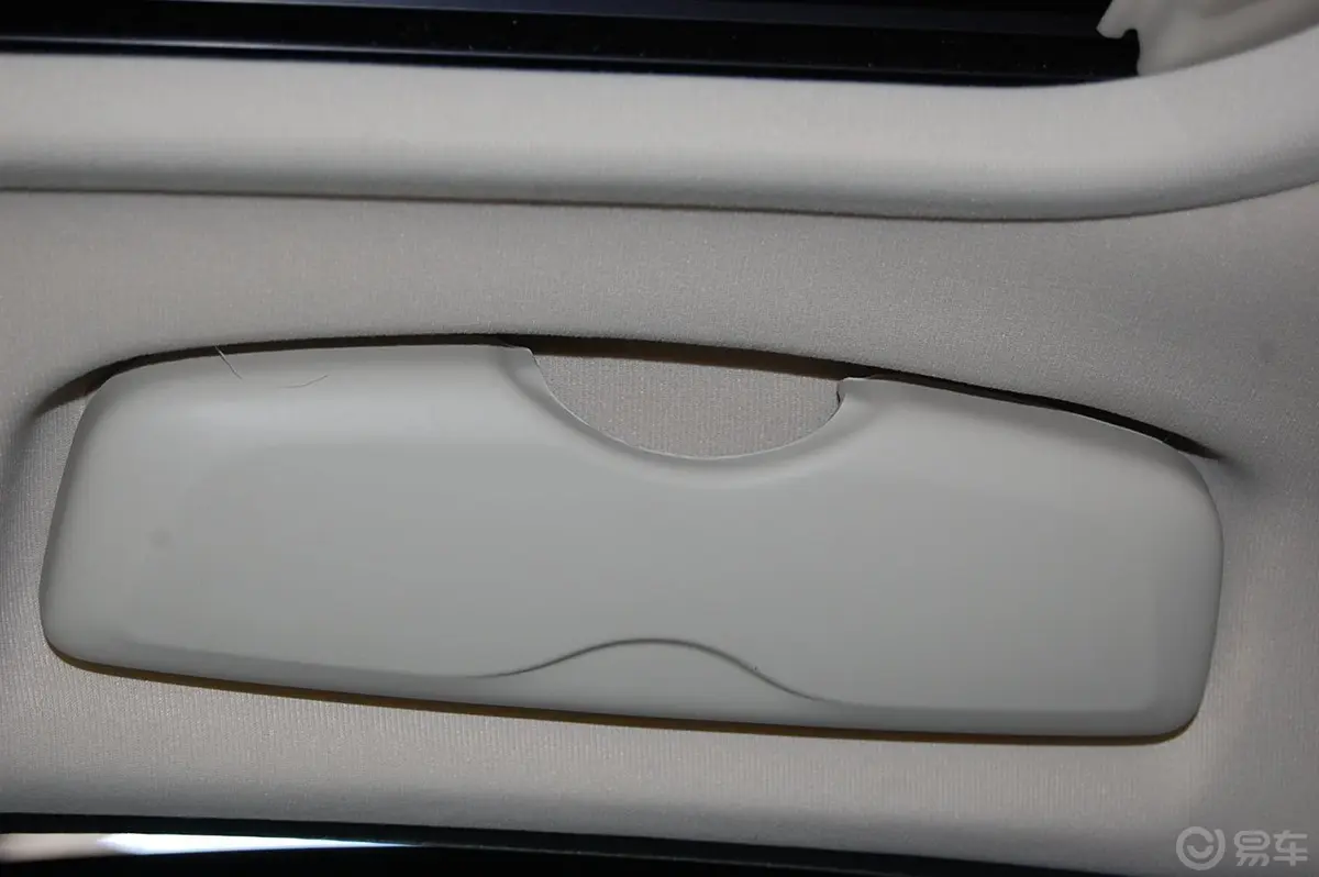 雪铁龙C41.6i 16V 自动挡 豪华天窗型眼镜盒