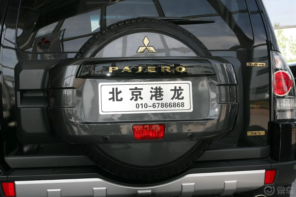 帕杰罗(进口)3.8L 炫酷版空间