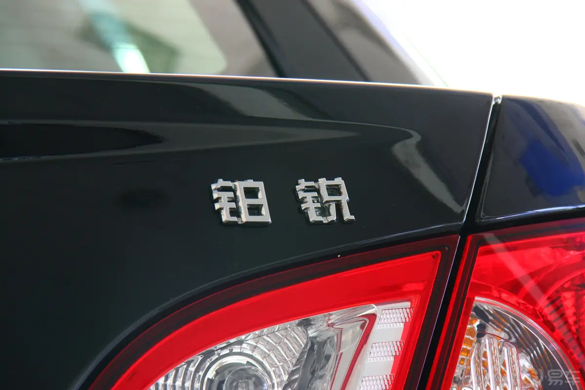 铂锐2.7L豪华型外观