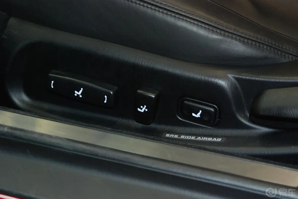 雷克萨斯SC430座椅调节键