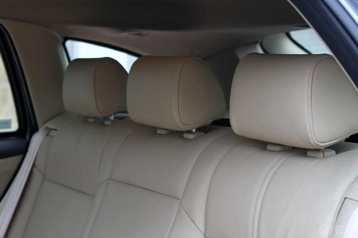 骏捷Wagon 1.8MT 舒适型后排头枕