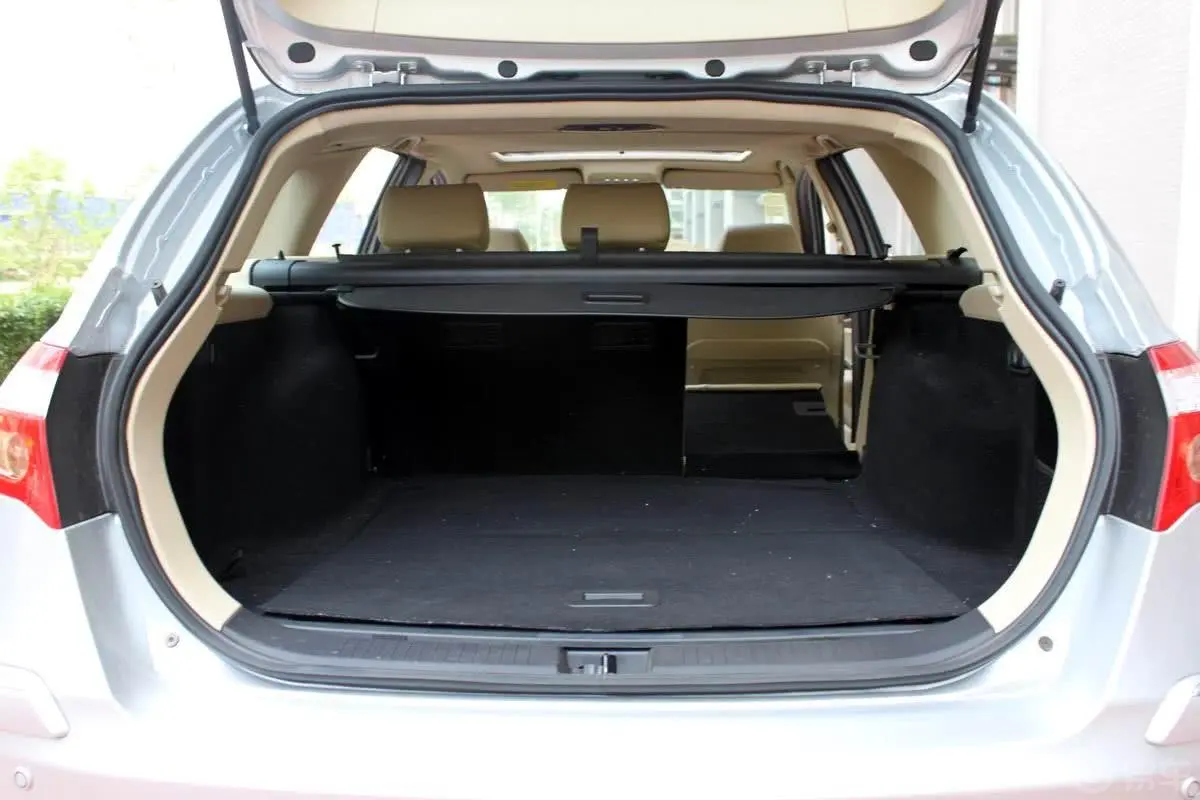 骏捷Wagon 1.8MT 舒适型行李箱空间（后排右放倒）