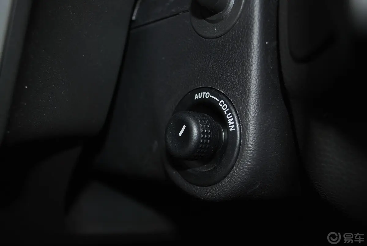 捷豹XF3.0L V6豪华版方向盘调节键