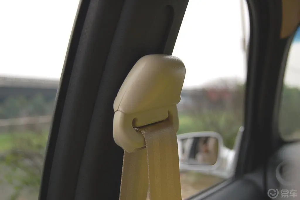 自由舰经典版 1.3L—MT 基本型内饰