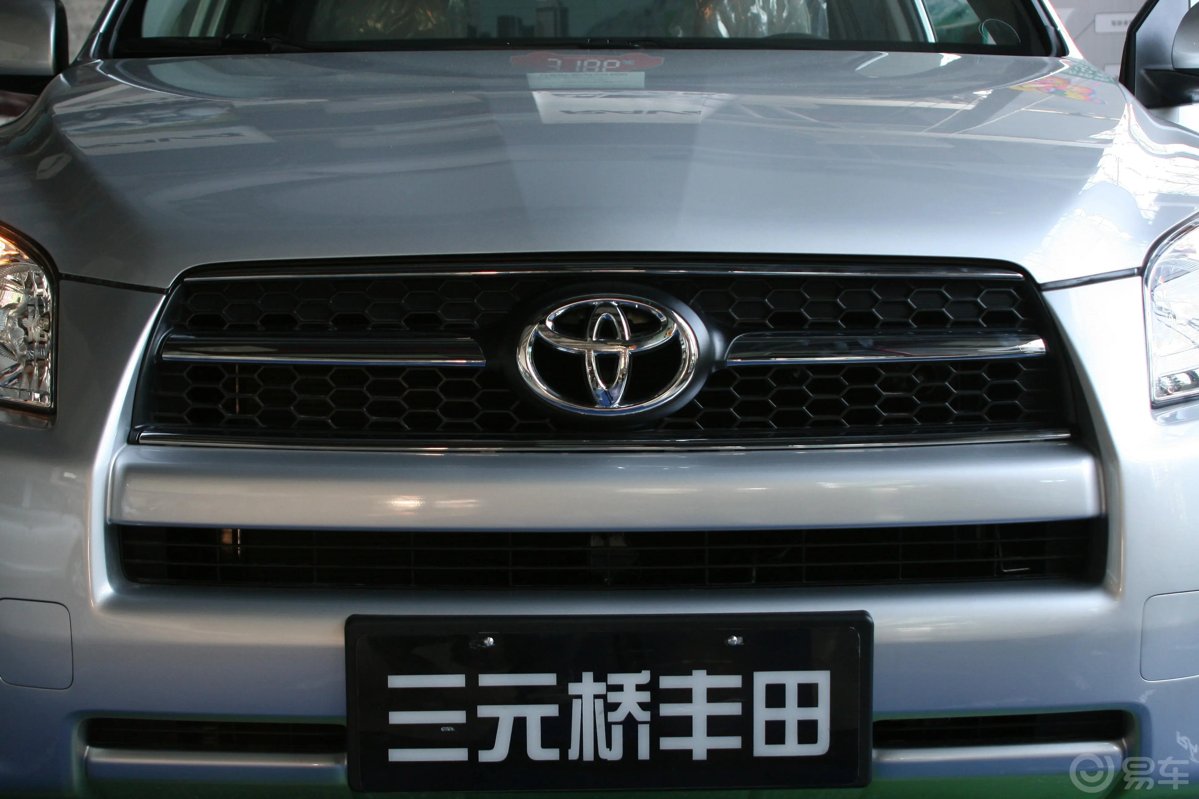 RAV4荣放2.4L 豪华版 AT外观
