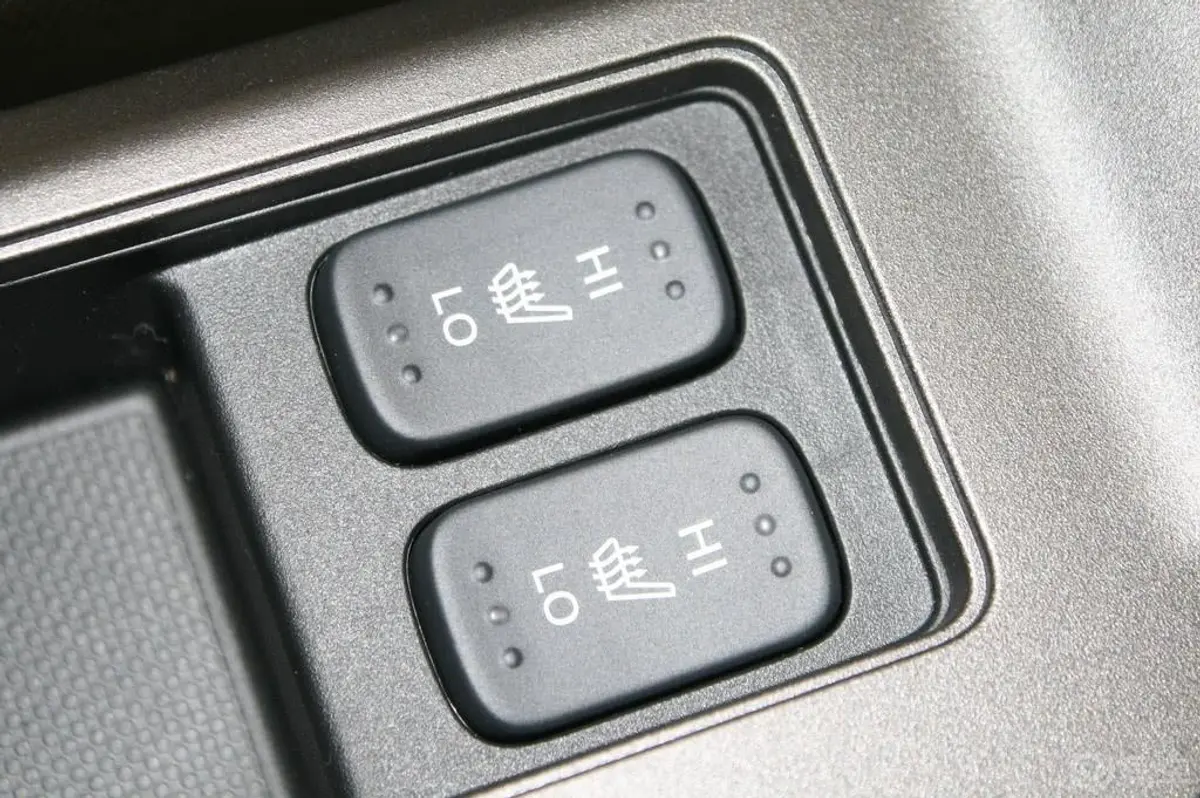 本田CR-V2.4尊贵版自动档 VTi—S AT座椅加热键