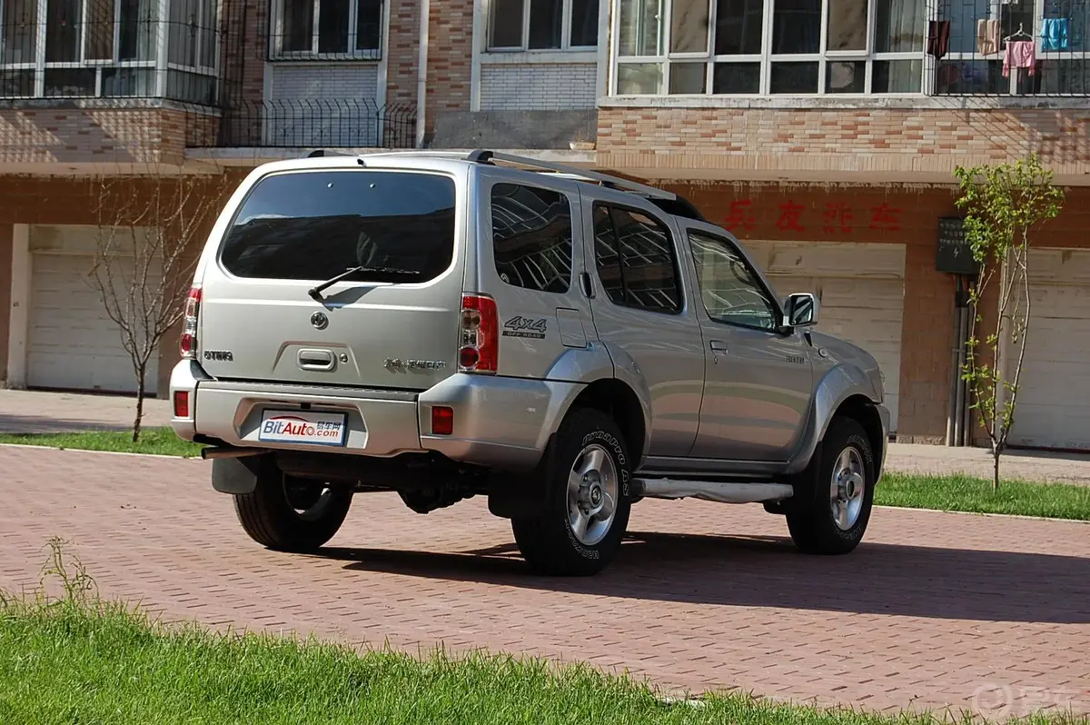 奥丁豪华型 4WD 柴油外观