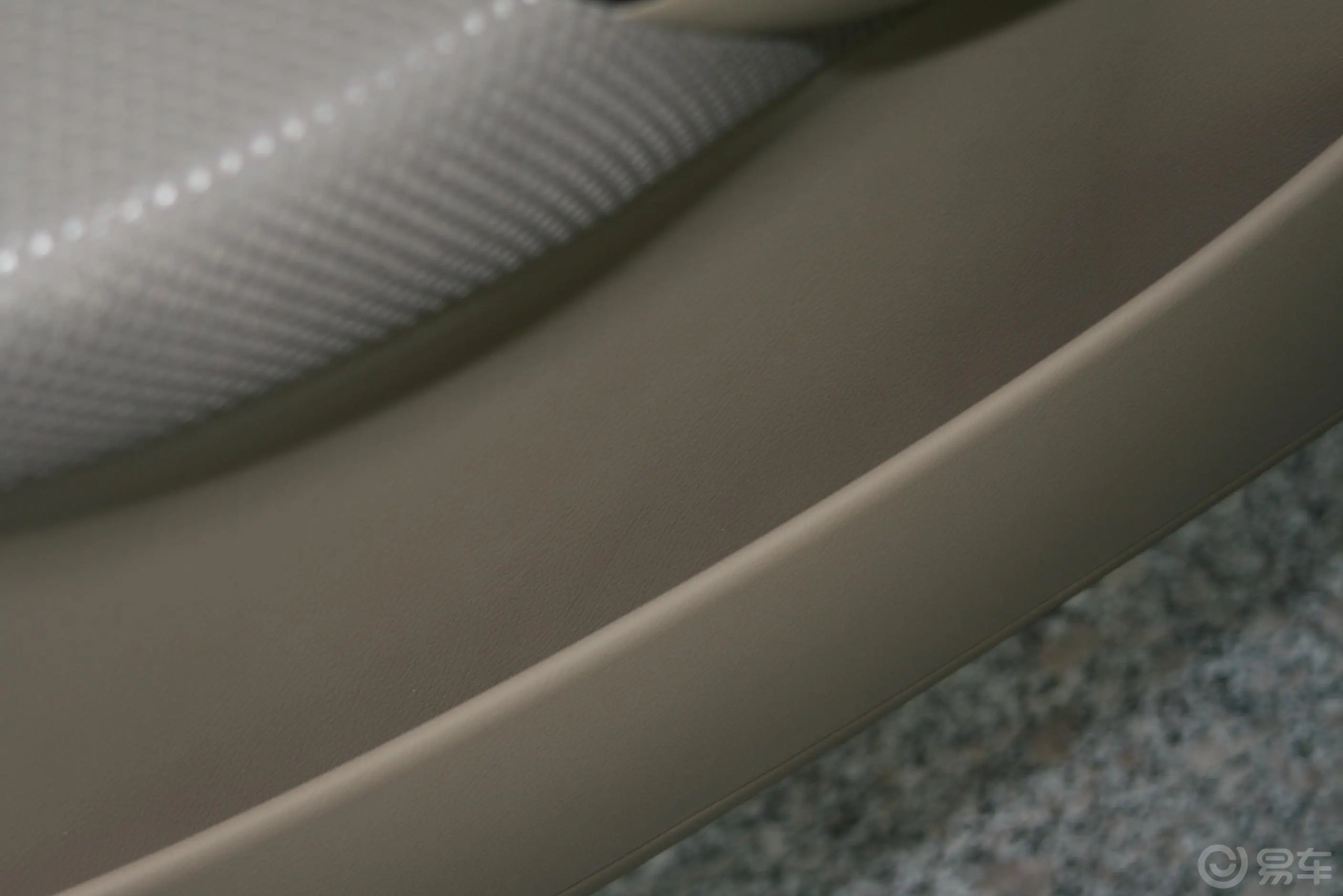 乐驰P—TEC 1.2MT 优越型驾驶员门储物盒
