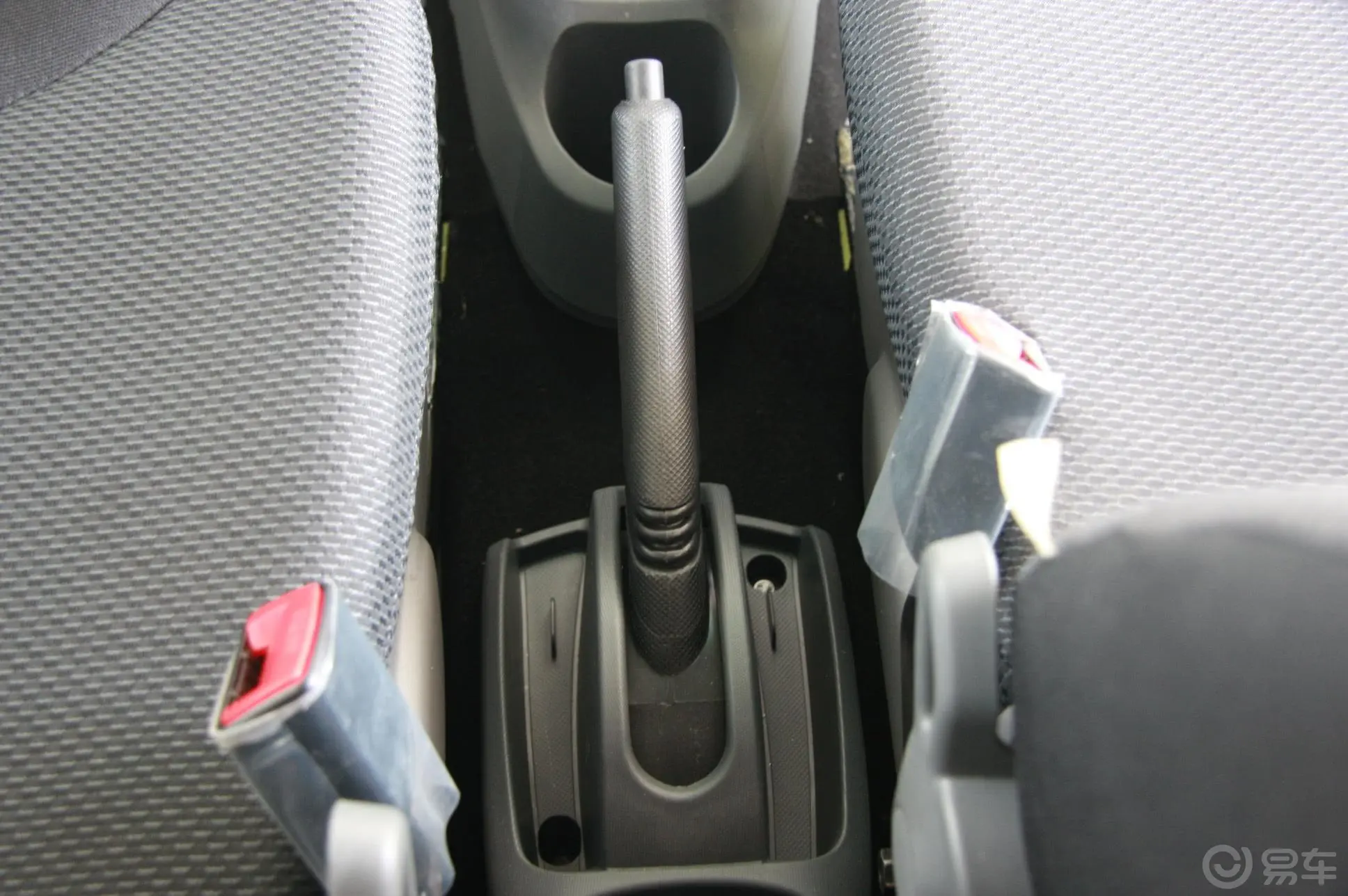 比亚迪F0舒适型驻车制动（手刹，电子，脚刹）