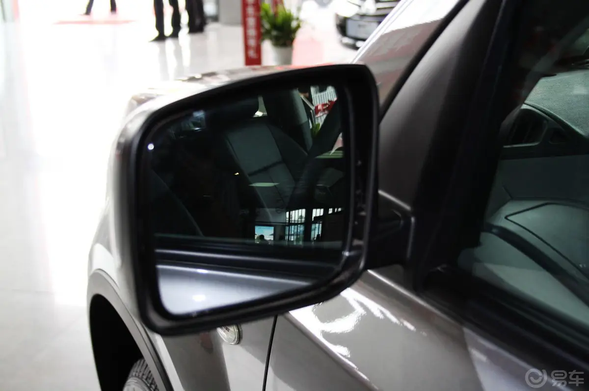 奇骏2.0L XE舒适版(MT 4WD)后视镜镜面（后）