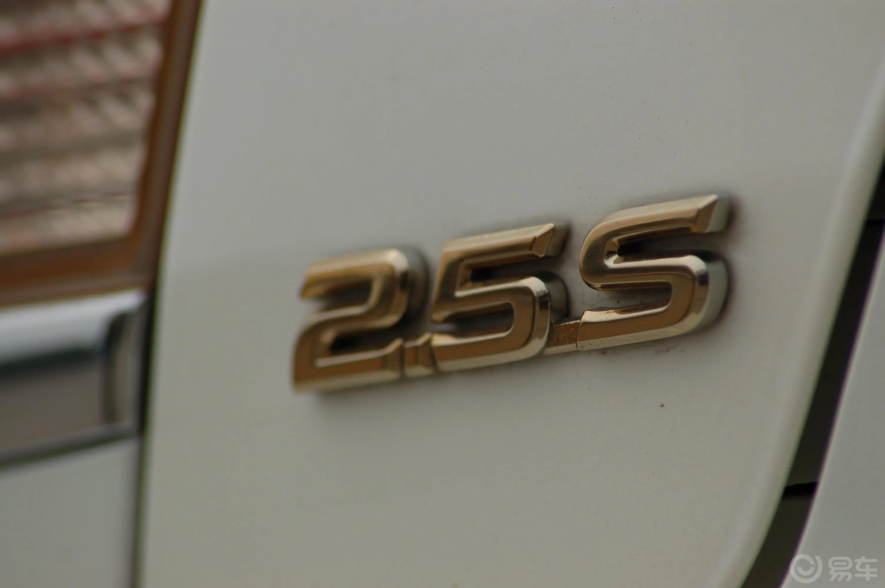 锐志2.5S特别纪念版尾标
