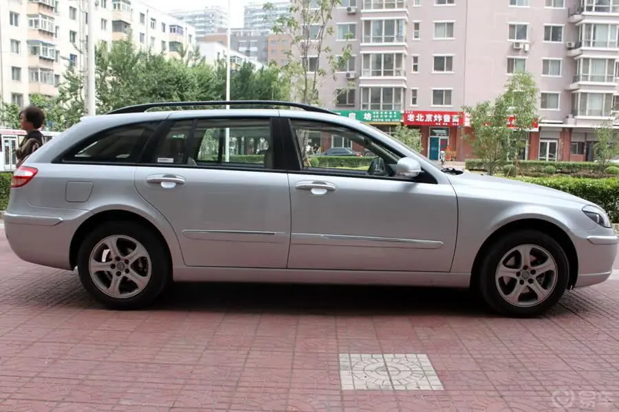 骏捷Wagon 1.8MT 舒适型正侧车头向右水平