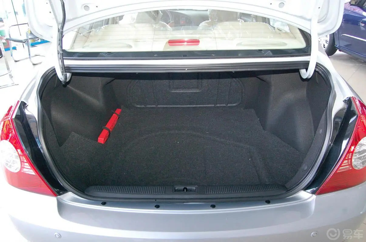 伊兰特三厢 1.6GL 手动标准型行李箱空间（第3排打开）