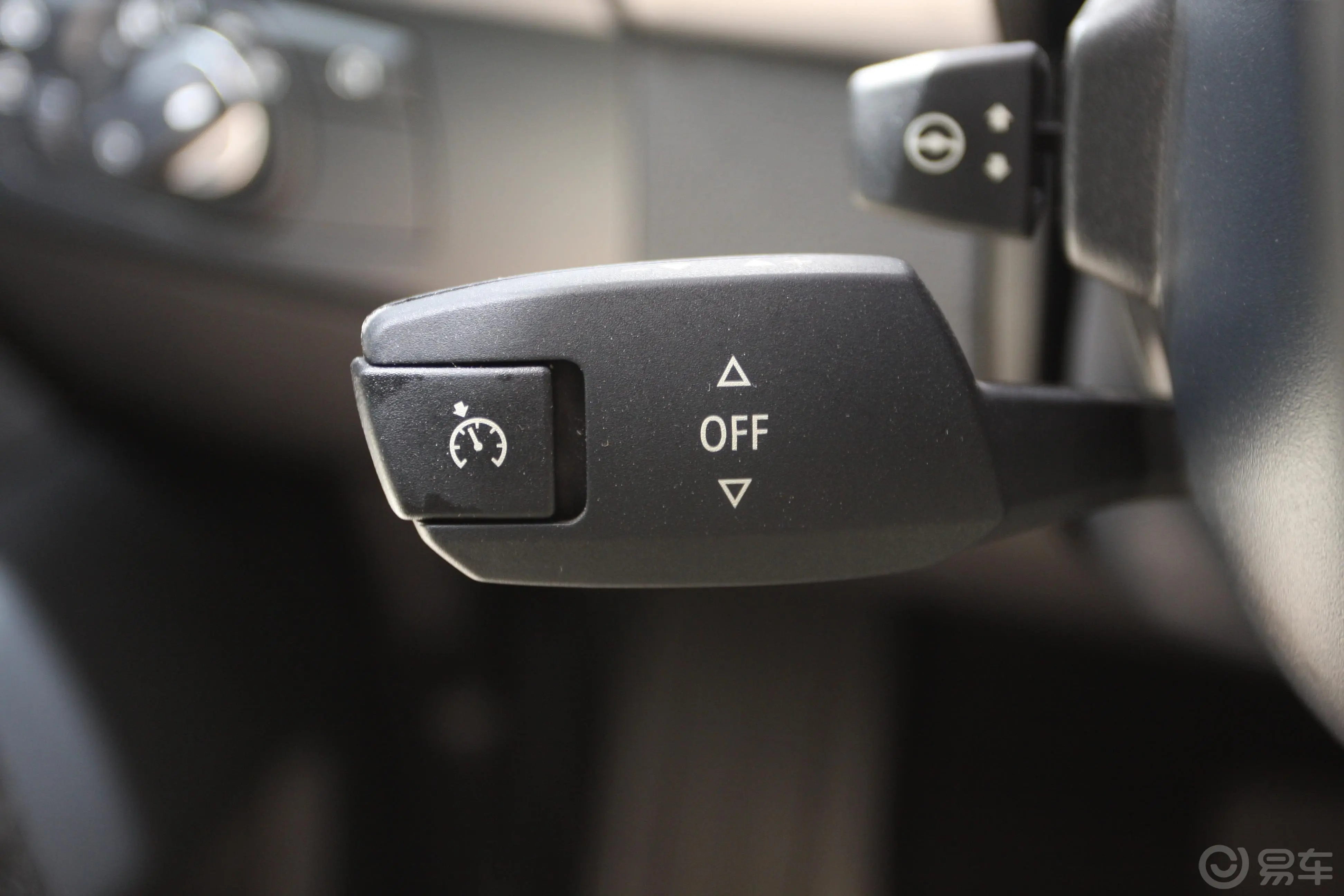 宝马X6xDrive35i 豪华型巡航定速控制开关