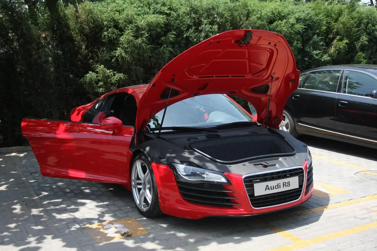 奥迪R84.2L FSI quattro外观