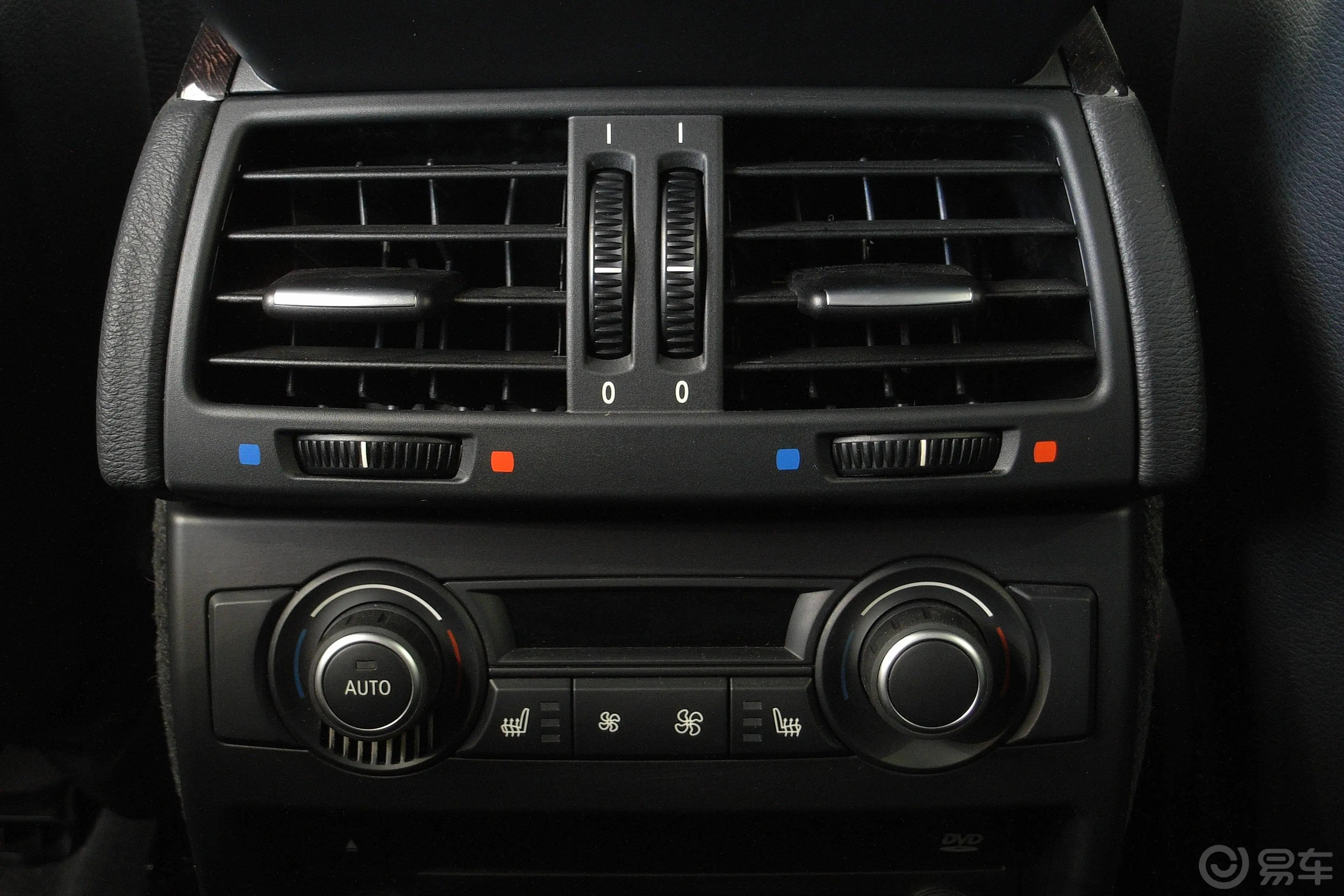 宝马X6xDrive35i 豪华型后排空调出风口