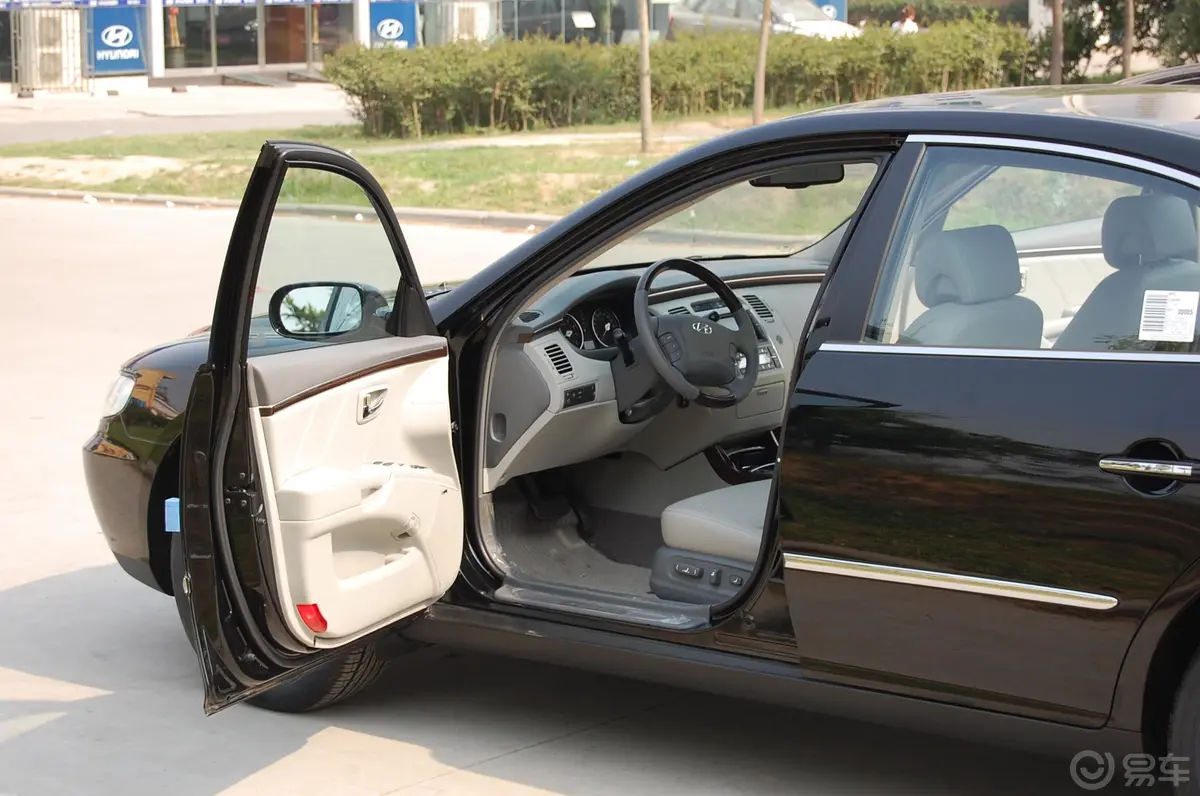 雅尊2.4L 舒适型空间