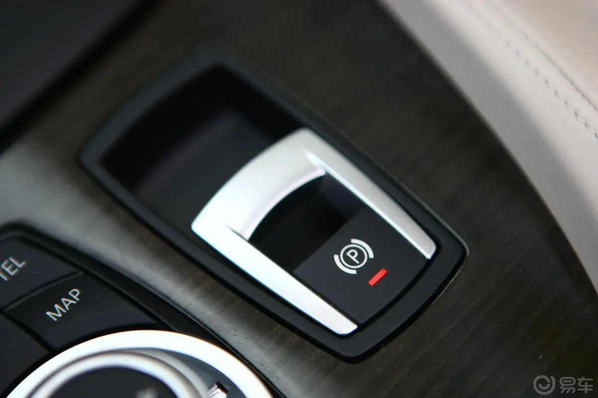 宝马Z4sDrive30i 锋尚型电子驻车制动键