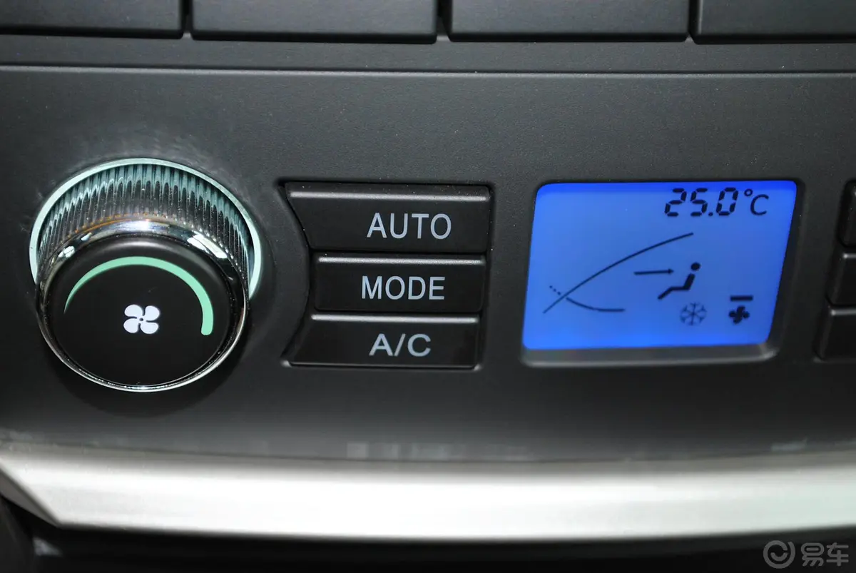 瑞风祥和 2.0T汽油 手动豪华型空调显示屏
