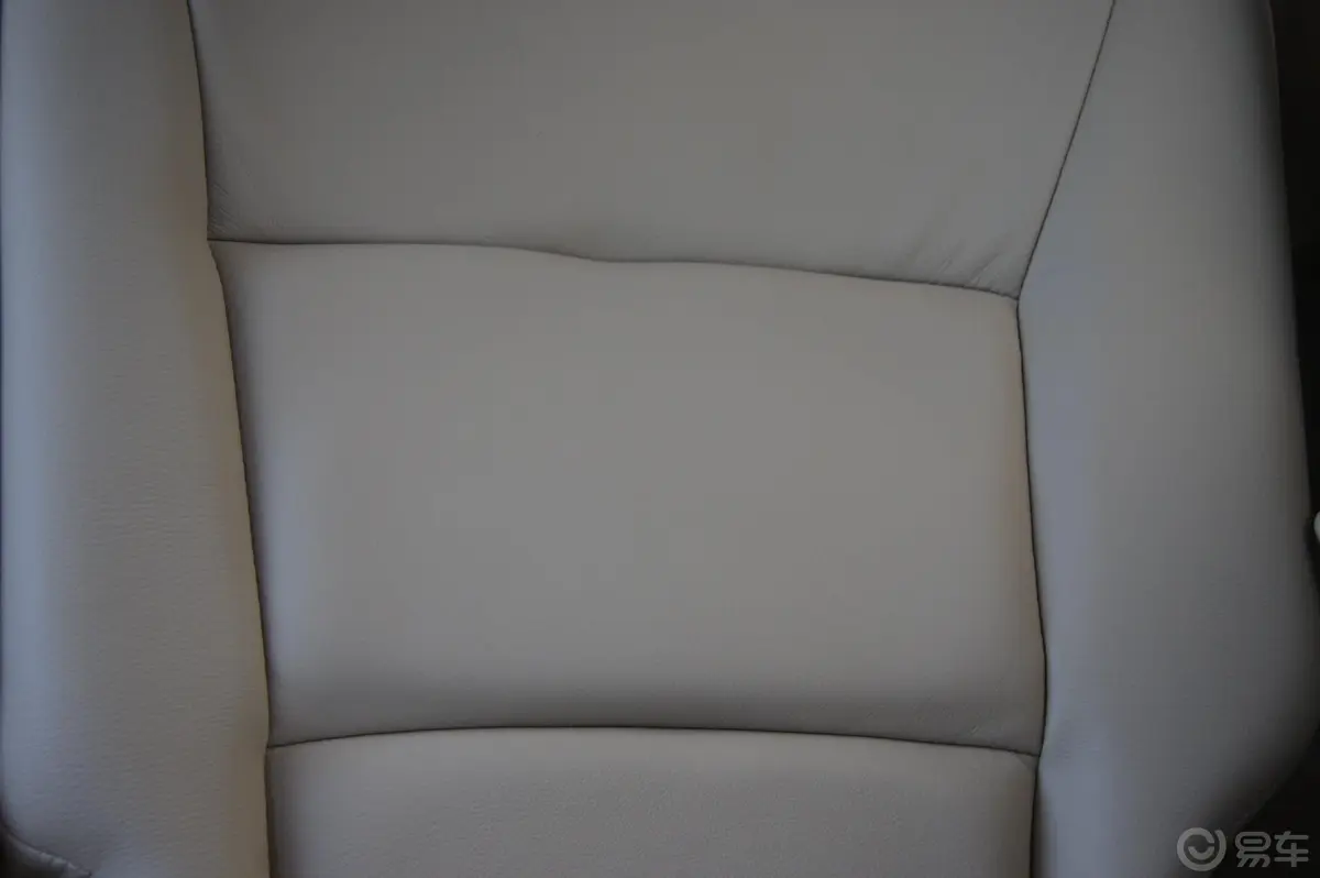 驰鹏3.6R后排座椅特殊细节