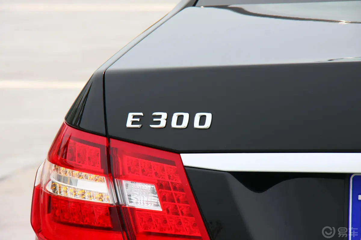 奔驰E级(进口)E 300 优雅型尾标