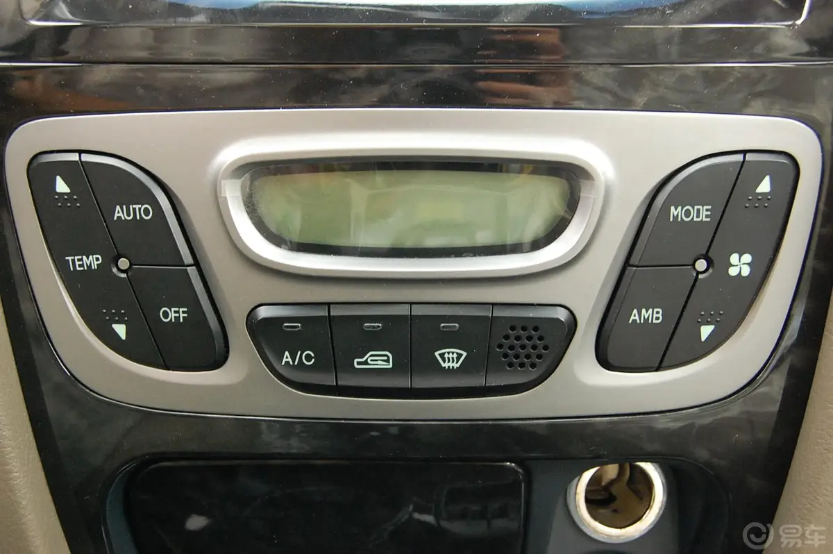 经典圣达菲1.8L 汽油两驱手动档 豪华版1空调显示屏