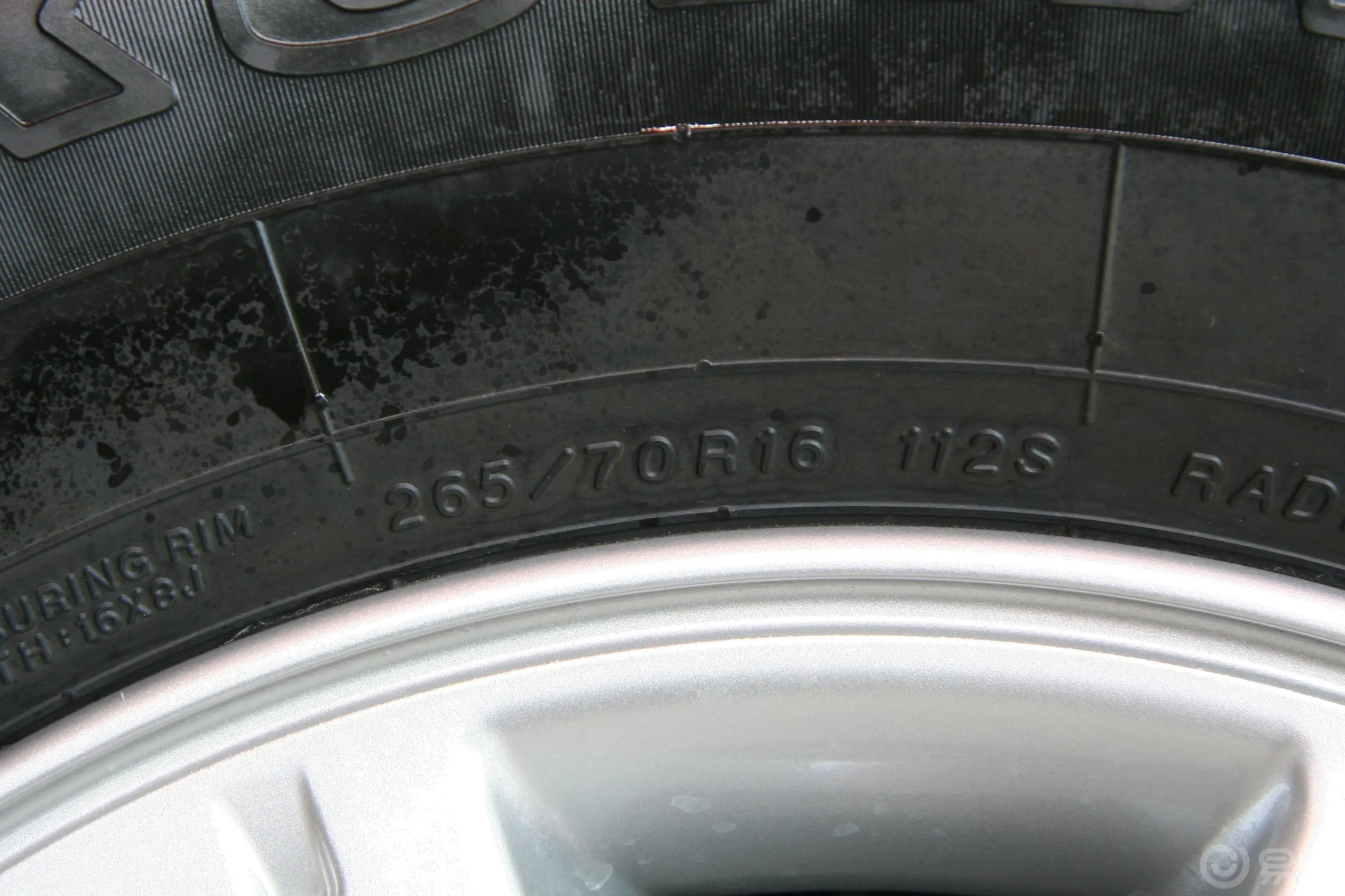 帕杰罗V77 3.8 GLS/MT轮胎规格