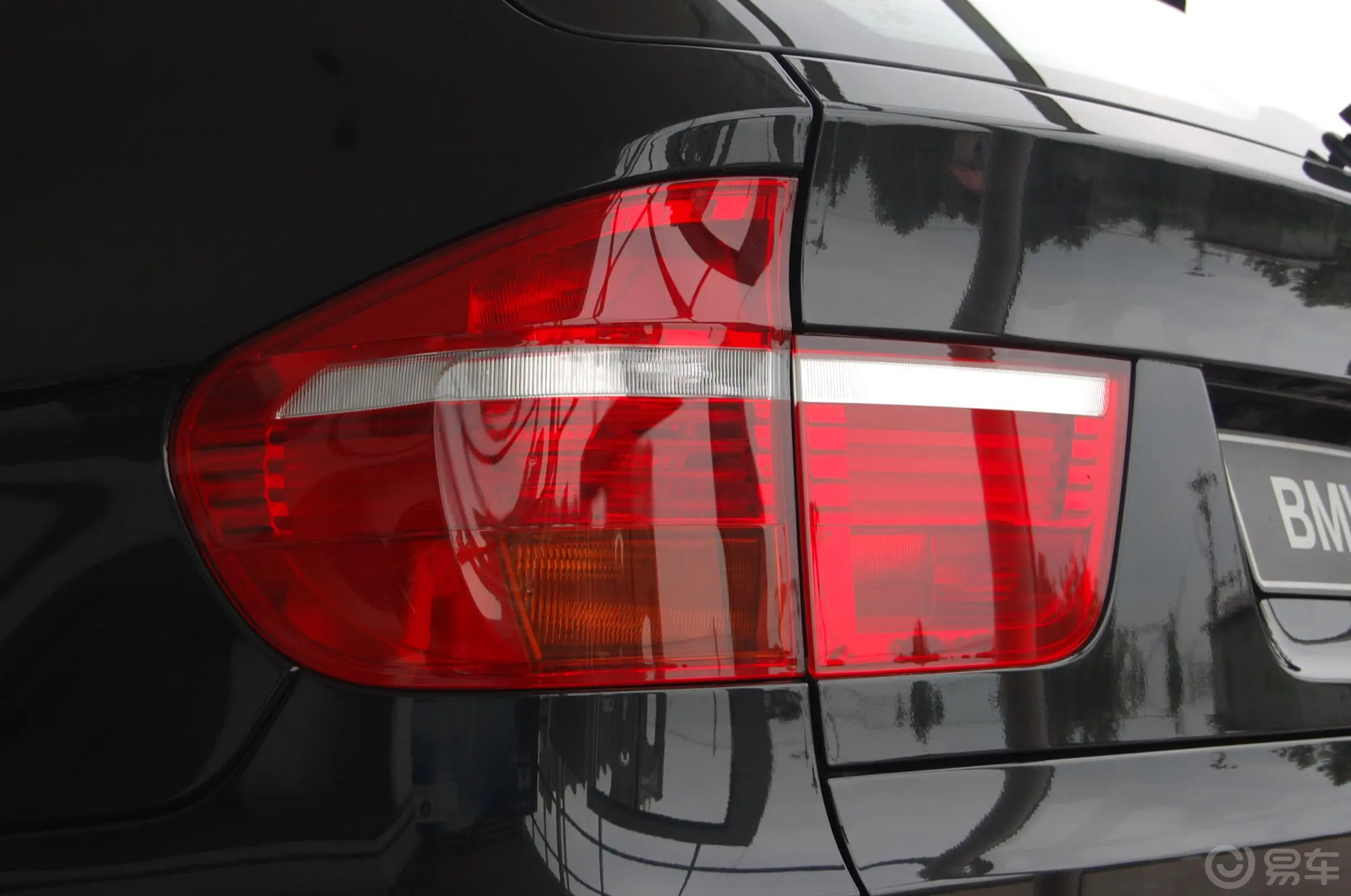 宝马X5(进口)xDrive30i 领先型尾灯侧45度俯拍