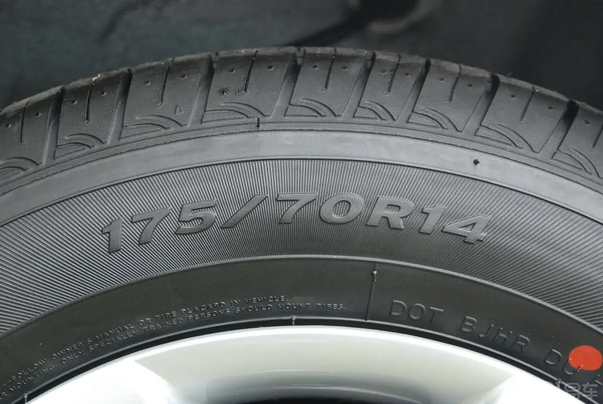 锐欧1.4 GL M/T轮胎规格