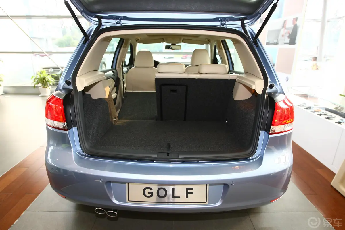 高尔夫1.4T 自动豪华型行李箱空间（后排左放倒）