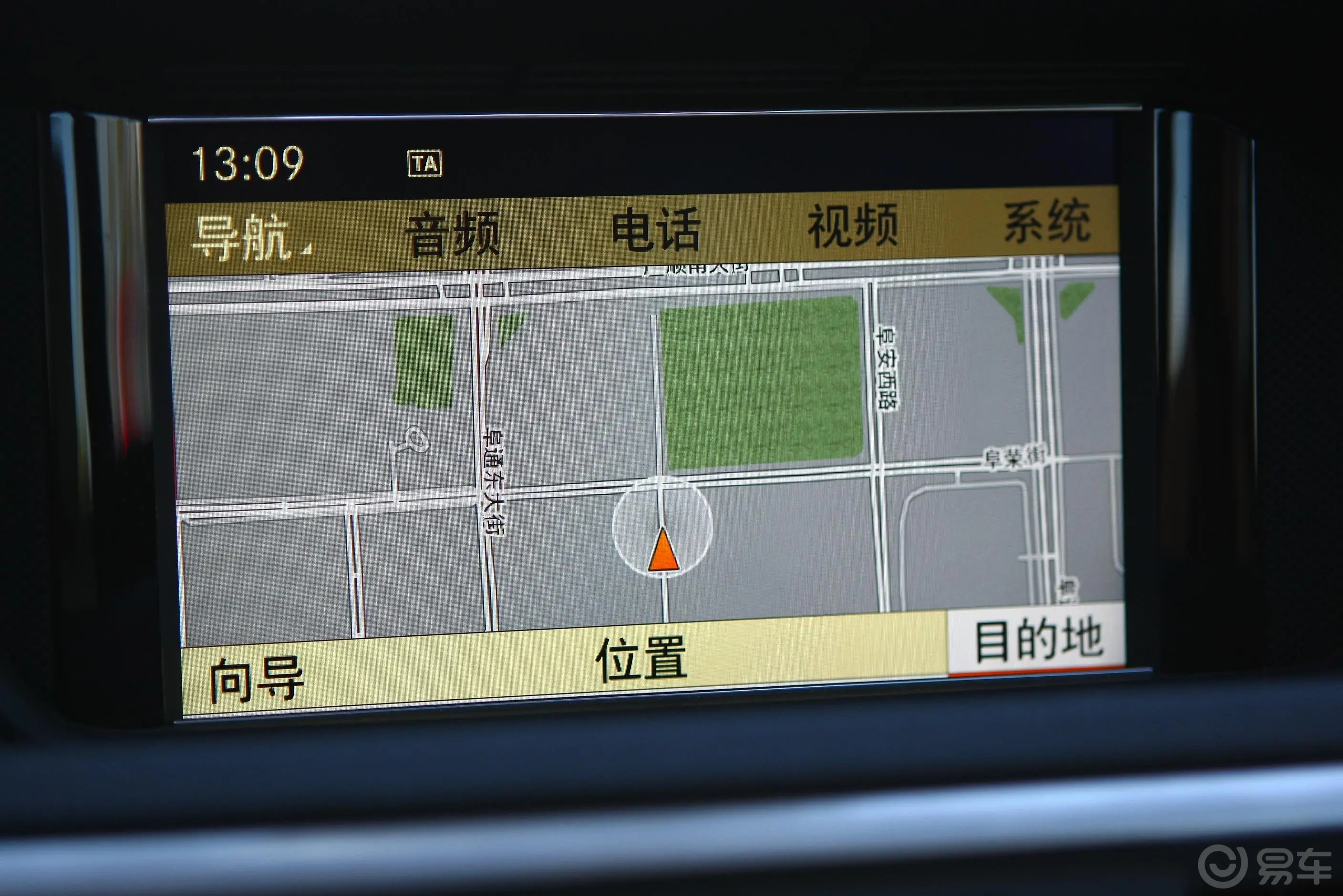 奔驰E级(进口)E 300 时尚型中控台DVD屏幕导航界面