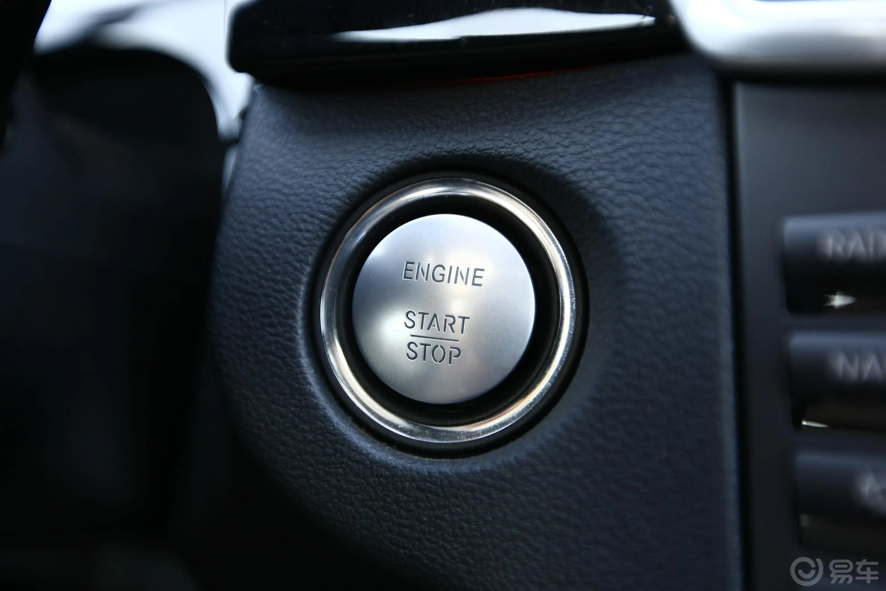 奔驰E级(进口)E 300 时尚型无钥匙进入启动键