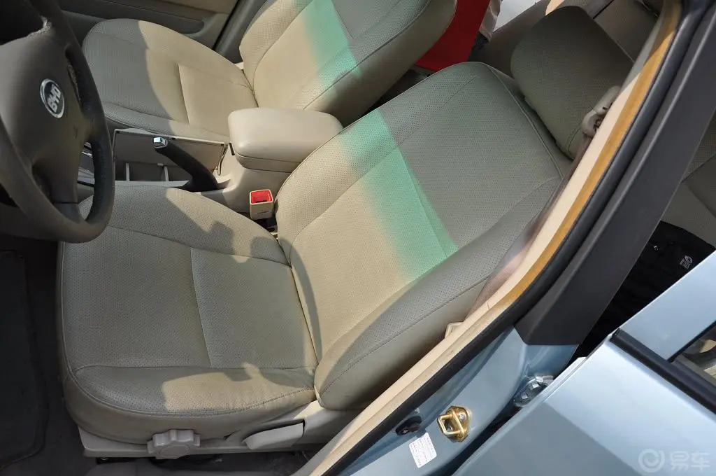 比亚迪F3新能源双模电动车驾驶员座椅