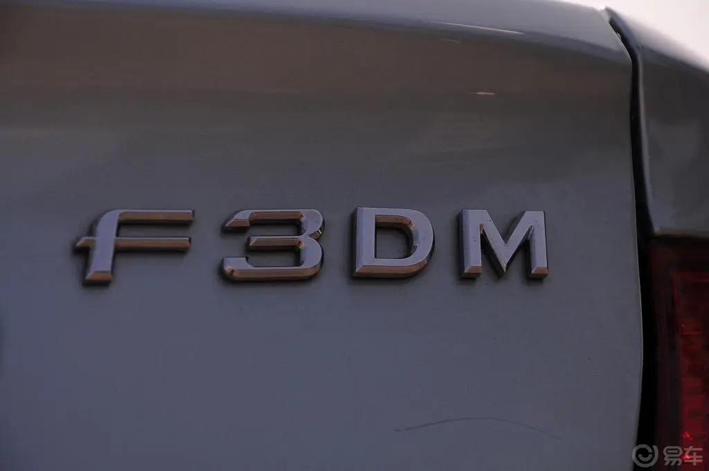 比亚迪F3新能源双模电动车尾标