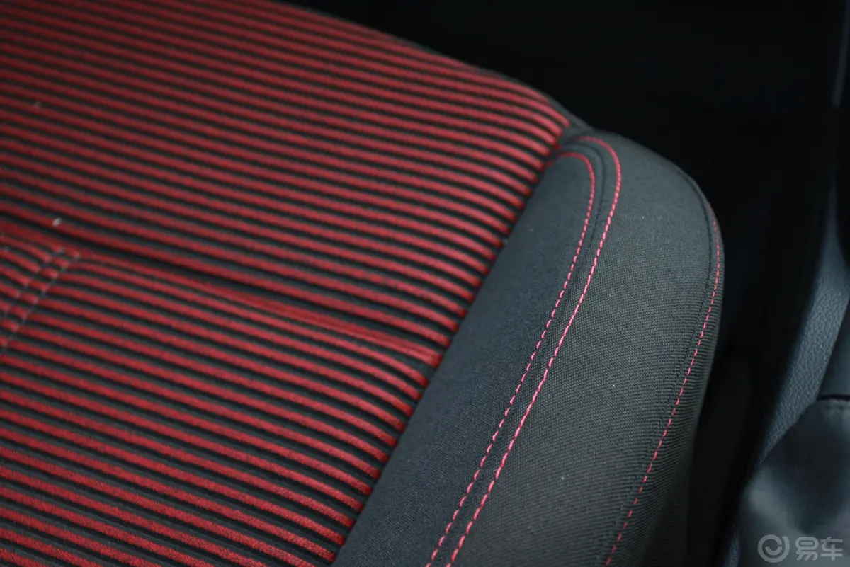 英朗XT 1.6T 新锐运动版座椅特殊细节
